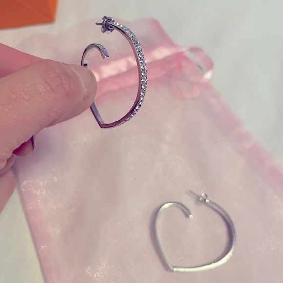 CZ silver heart earrings - Picture 2 of 3